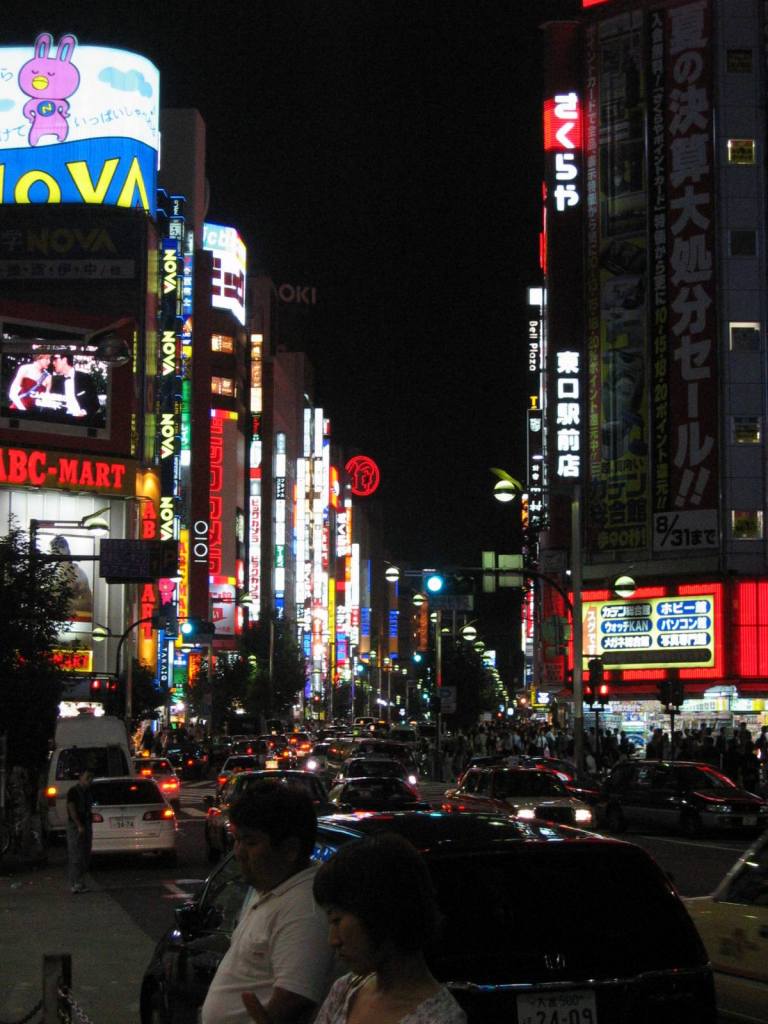 gal/Tokyo/Shinjuku/East Side/102_0205_r1.jpg